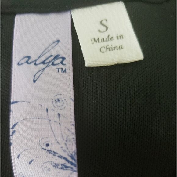 Alya Black and White Beauty! - Picture 2 of 5